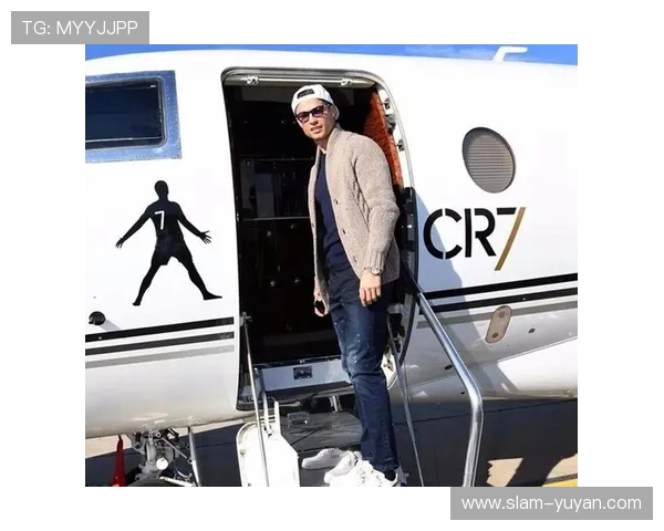 冬季球星足球衣穿搭大赏 时尚与运动完美融合的冬季造型展示