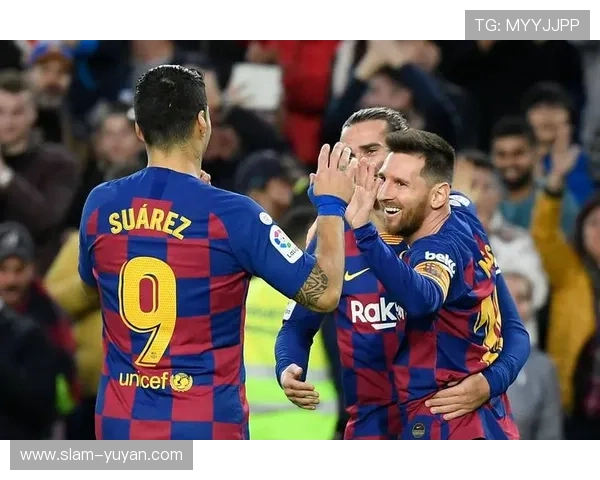 足球星光闪耀：盘点球场上那些令人叹为观止的花式技巧与绝妙操作